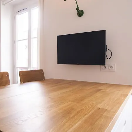 33m - Near Place De La Nation Paris