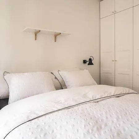 33m - Near Place De La Nation *